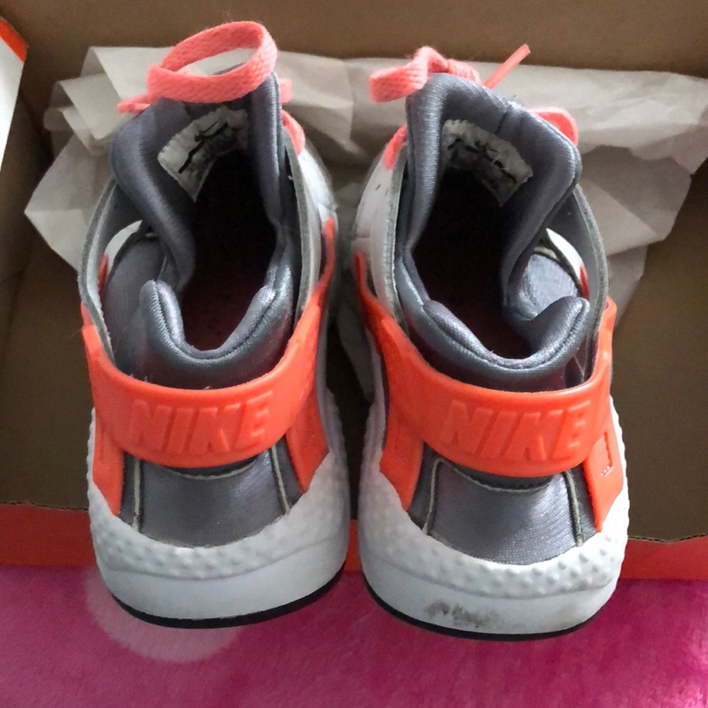 Nike sz 2 - Picture 5 of 6